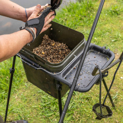 AVID CARP Bait Station Kit комплект стойка за кофа