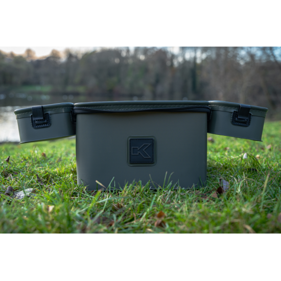 Чанта за аксесоари и стръв KORUM EVA Bait Station